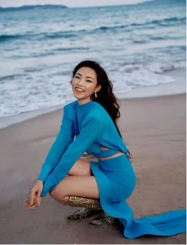 封神2女主被爆高考移民！父亲在央视工作，人民日报删除宣传视频