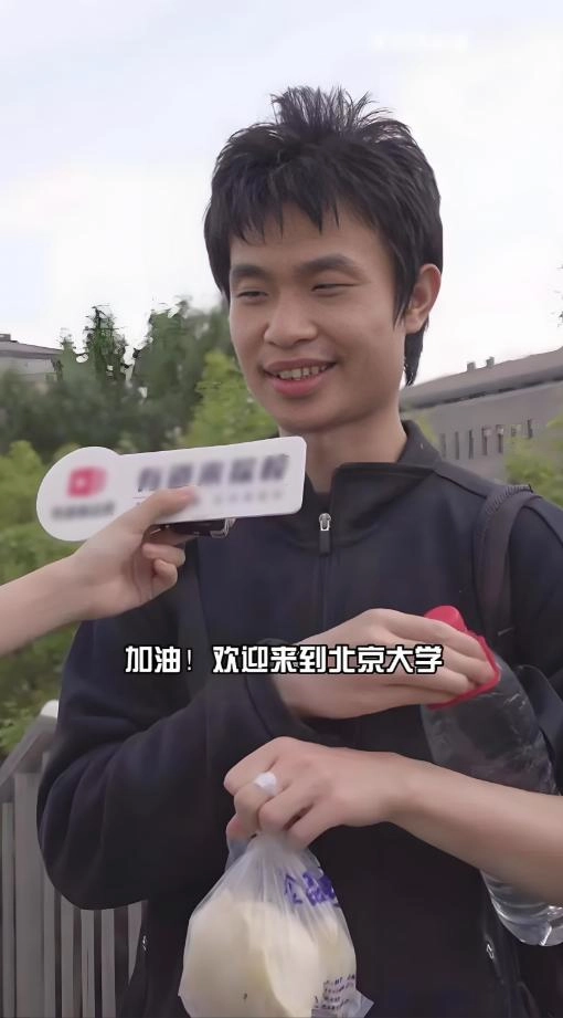 韦东奕办公室内景首曝光,两部手机两只水杯,送的情书看都不看!