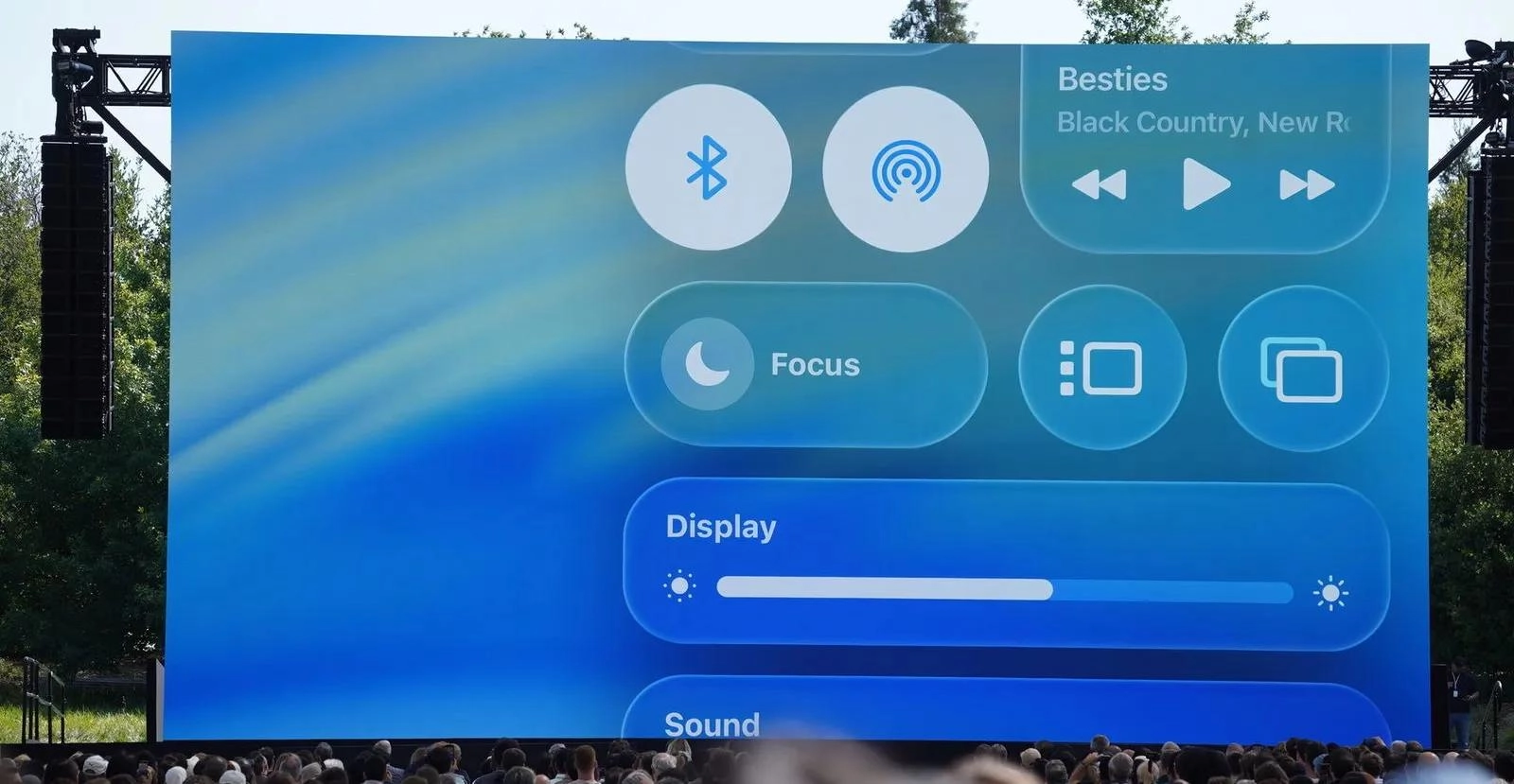 苹果宣布重新设计的“Liquid Glass”软件界面 将毛玻璃进行到底
