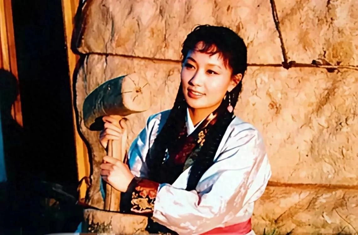 那尔那茜的瓜越扒越大,母女玩私人订制,父亲为她铺路出道即巅峰