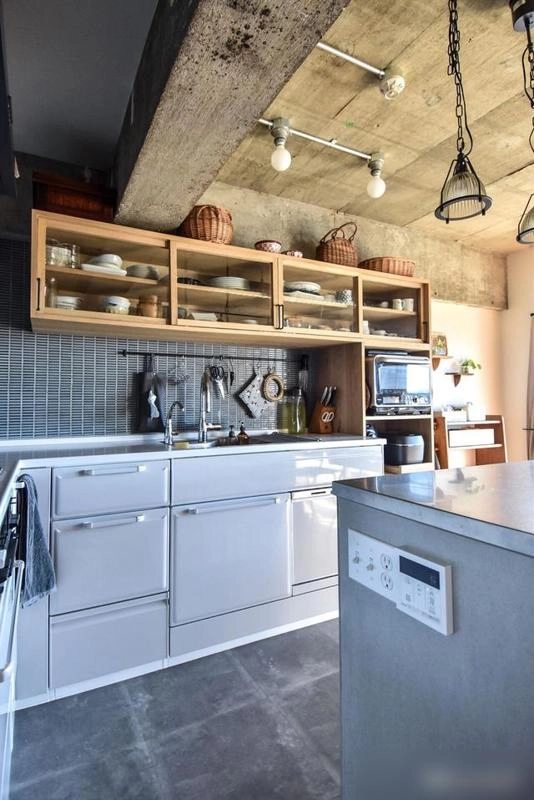 这套70㎡的“赤贫”风会不会令你感到新奇？