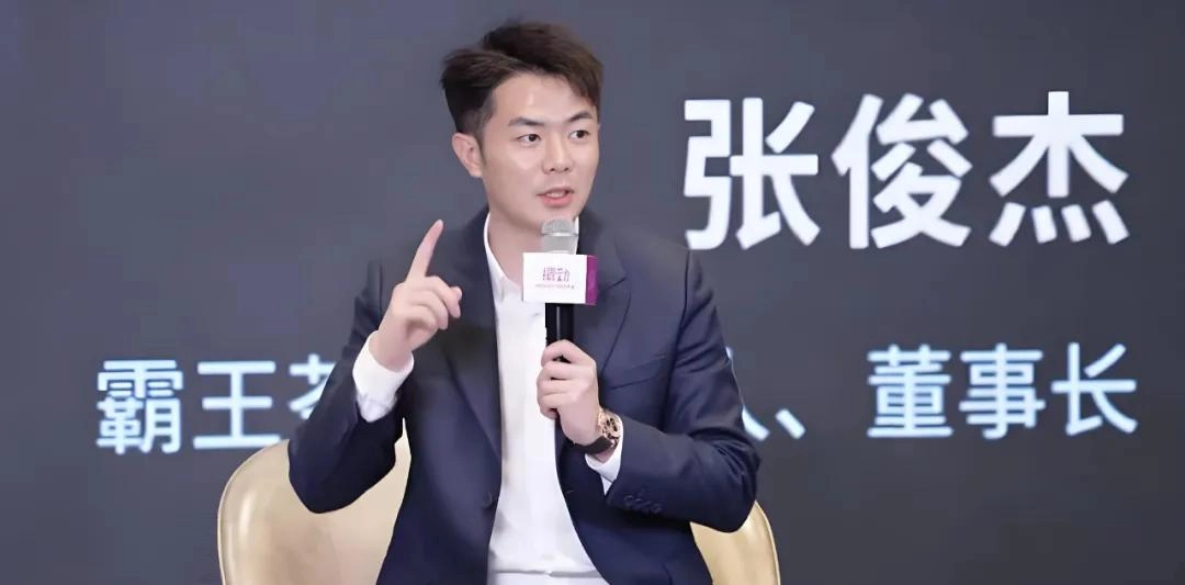 星巴克的腰,终于被“穷鬼年轻人”压弯了