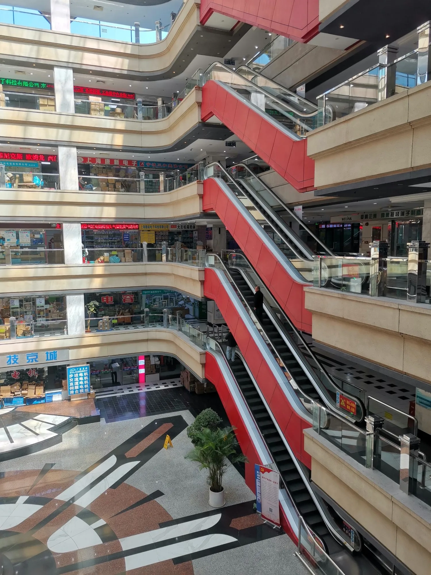 当年的上海科技京城（赛格电子市场）如今冷清的不像活着 - 万事屋 | 生活·动漫·娱乐综合社区-银魂同好聚集地