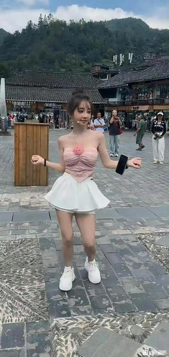 以前的网红一姐冯提莫变成这样了 - 吐槽银魂 - 大众生活 - 万事屋 | 生活·动漫·娱乐综合社区-银魂同好聚集地