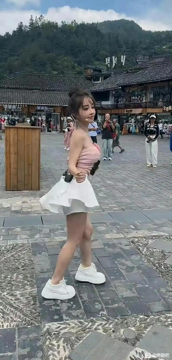 以前的网红一姐冯提莫变成这样了 - 万事屋 | 生活·动漫·娱乐综合社区-银魂同好聚集地