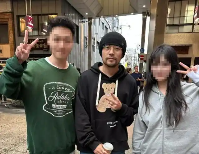 周杰伦最新街头照被曝光，你告诉我这是他46岁的照片？ - 万事屋 | 生活·动漫·娱乐综合社区-银魂同好聚集地