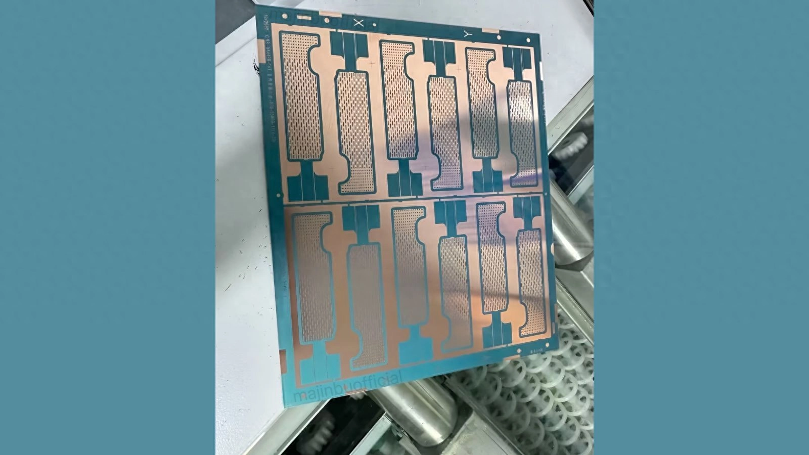 iPhone 17 Pro 热管冷却系统部分曝光 - 万事屋 | 生活·动漫·娱乐综合社区-银魂同好聚集地