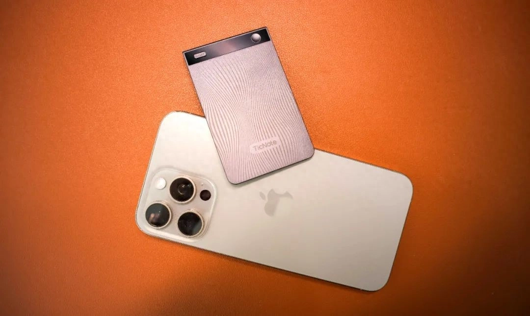这款小众 AI 产品,绝了,据说可有给iPhone做通话录音哦!