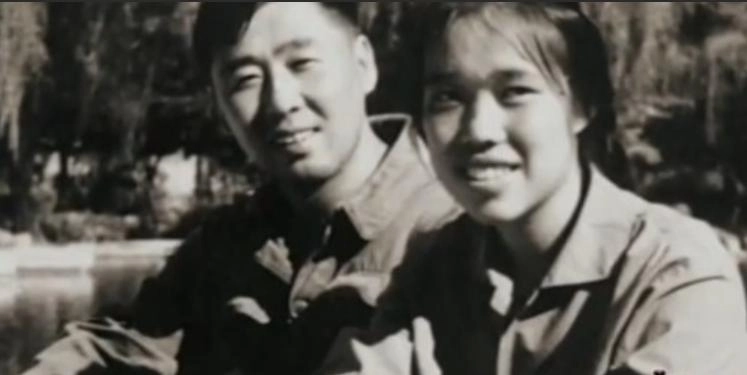 他只活了42岁,却激励了中国亿万青年,为何自己过得“一塌糊涂”