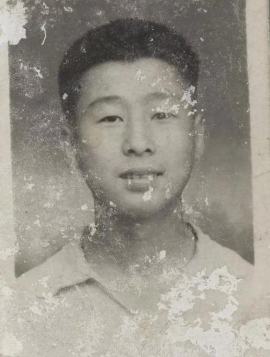 他只活了42岁,却激励了中国亿万青年,为何自己过得“一塌糊涂”