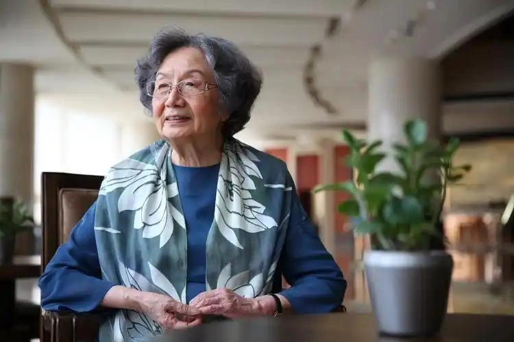 来自网友的吐槽:偷鸡不成蚀把米!以为能“毁掉”蔡澜,自己却先被扒了个底朝天