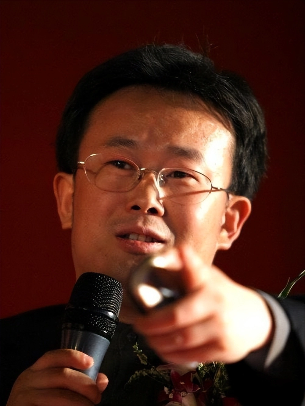 来自网友的吐槽:偷鸡不成蚀把米!以为能“毁掉”蔡澜,自己却先被扒了个底朝天