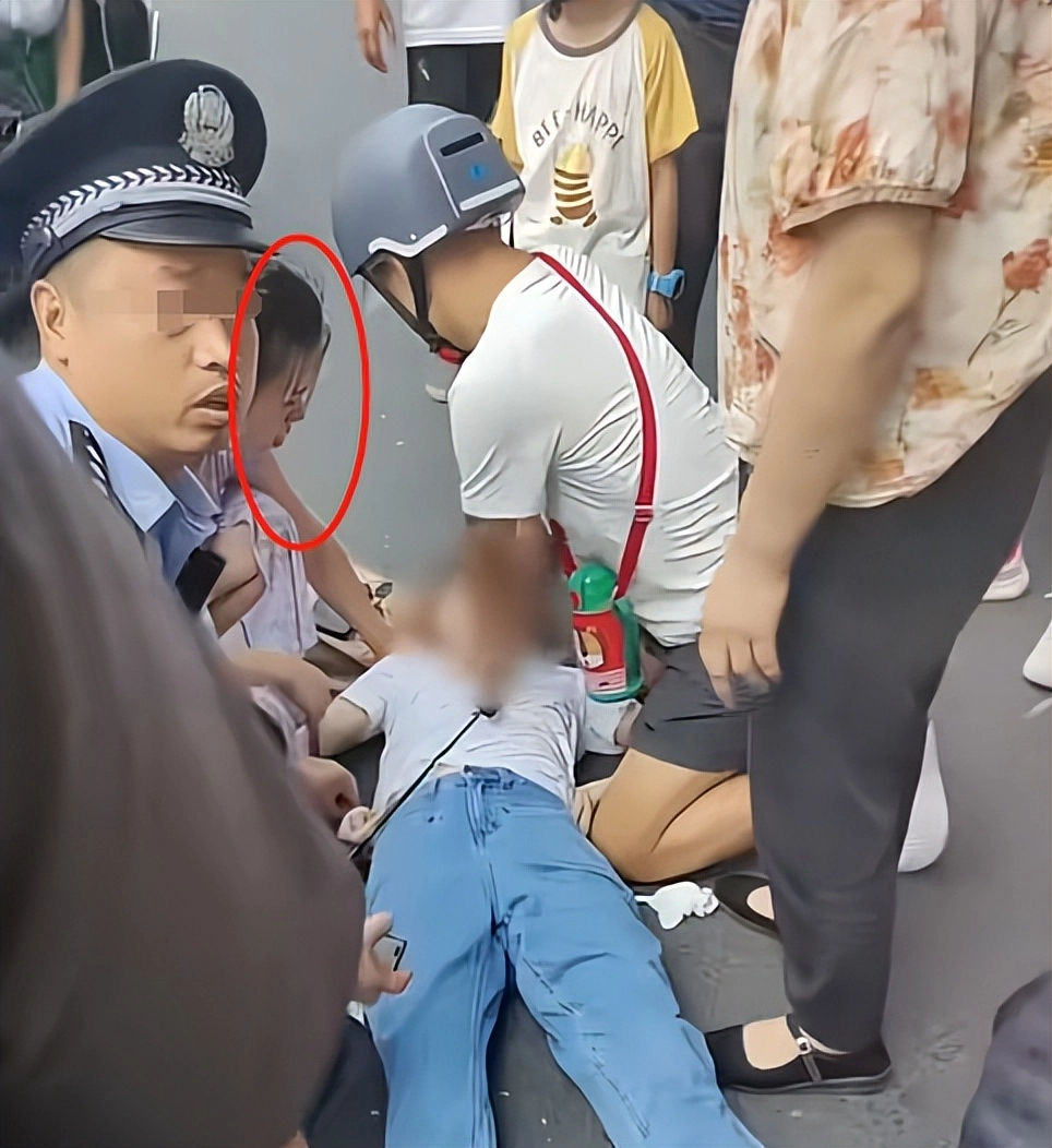 图片[15] - 男子救人被质疑袭胸后续！质疑者被扒，漂亮身材好，是个擦边博主 - 万事屋 | 生活·动漫·娱乐综合社区-银魂同好聚集地