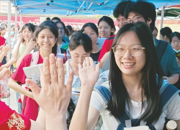 “这就是玩弄老实人的下场”，多所985投档暴跌，考生们拍手叫好