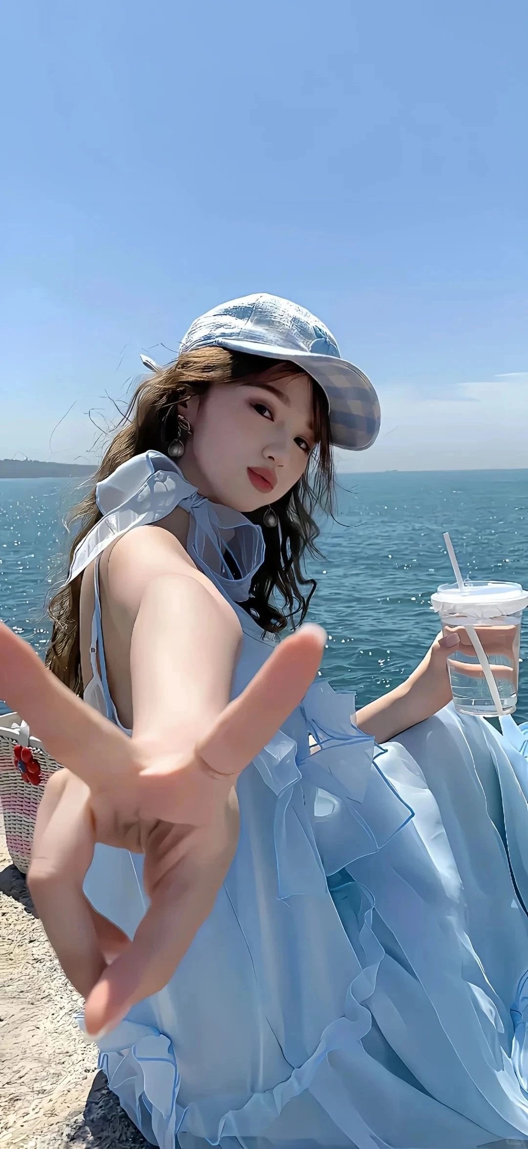 分享几张长发飘飘又似水年华的美女手机壁纸