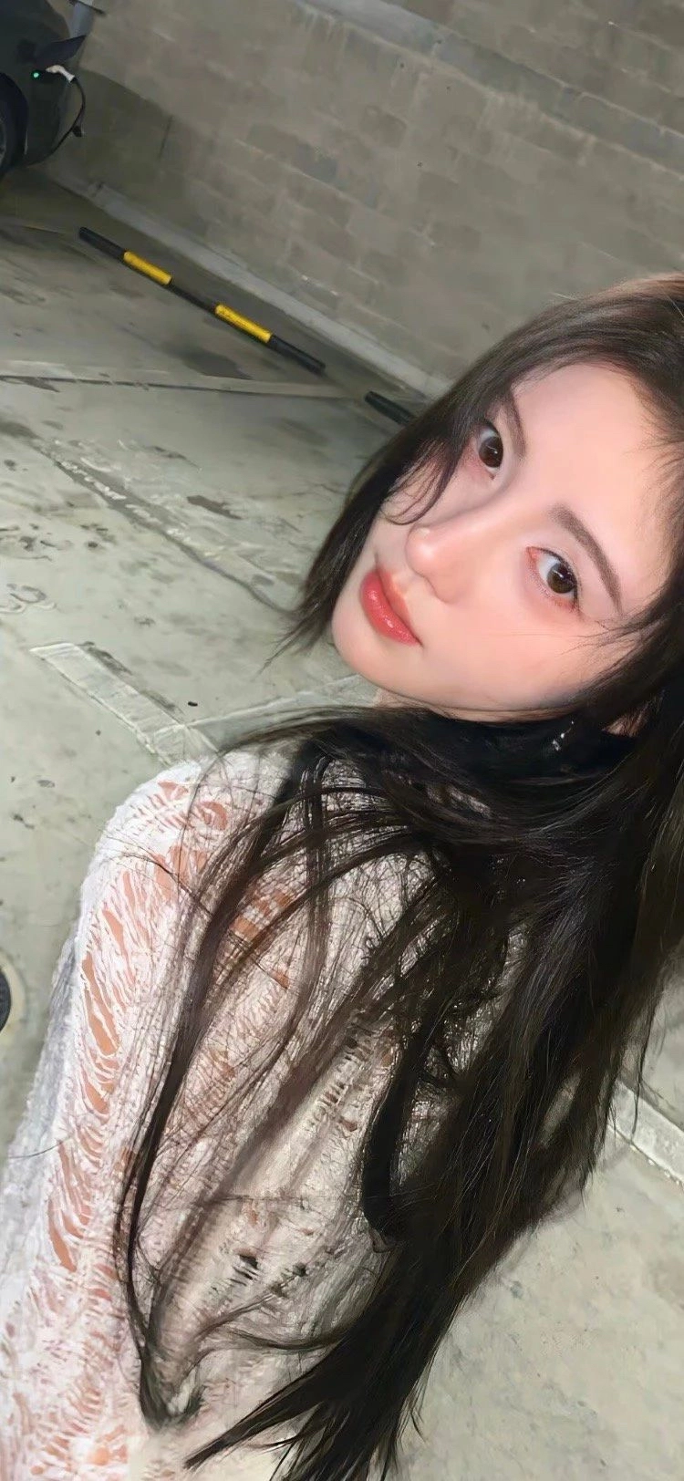 分享几张长发飘飘又似水年华的美女手机壁纸