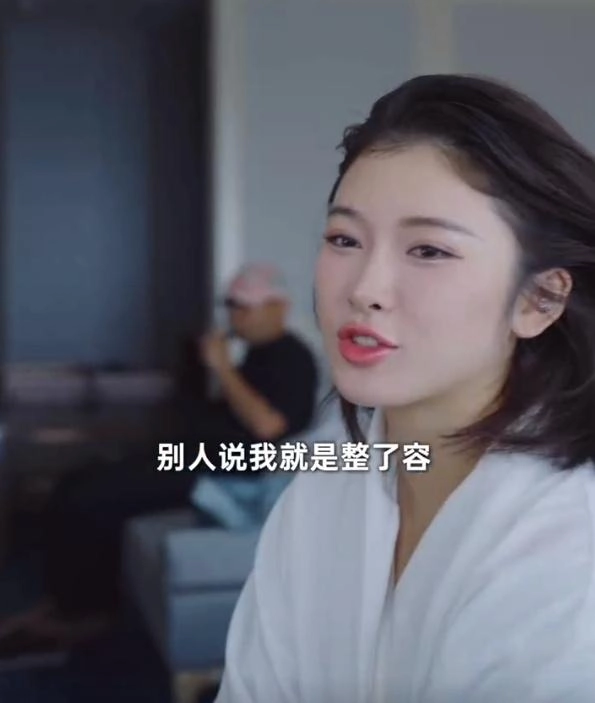 吴艳妮回应整容:说明我长得好看,他们对我的美貌有一定的认知,“黑粉再多,我照样可以拿全国冠军”