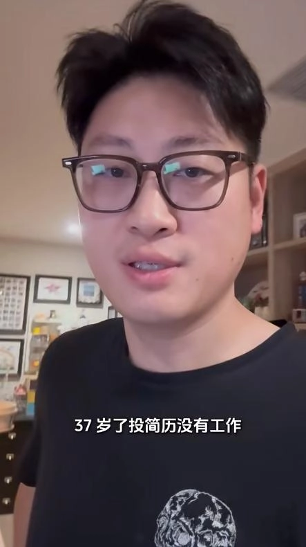 38岁上海导演失业后吃低保，老婆全职8年，吐槽连阿姨都请不起了