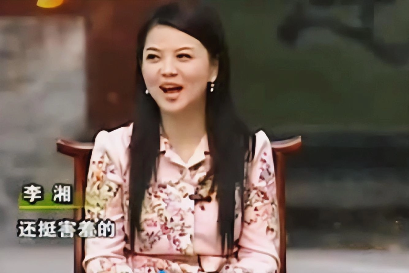 李湘没料到,释永信塌房后,自己就因为一张“黑丝短裙照”被牵连