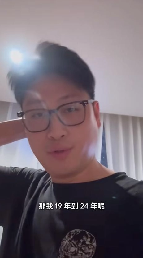 38岁上海导演失业后吃低保，老婆全职8年，吐槽连阿姨都请不起了