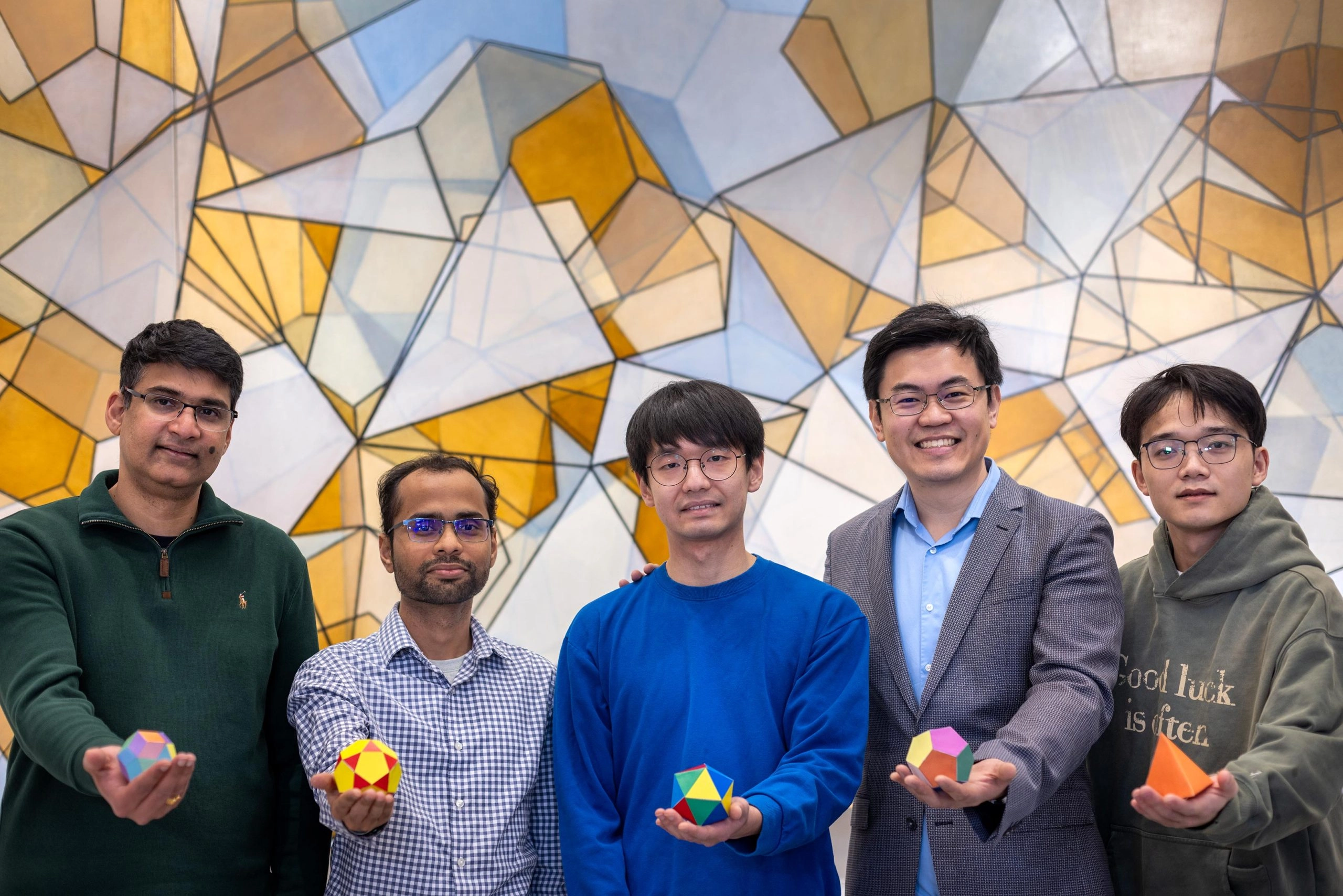 准晶体:物质介于晶体和玻璃之间的奇特状态