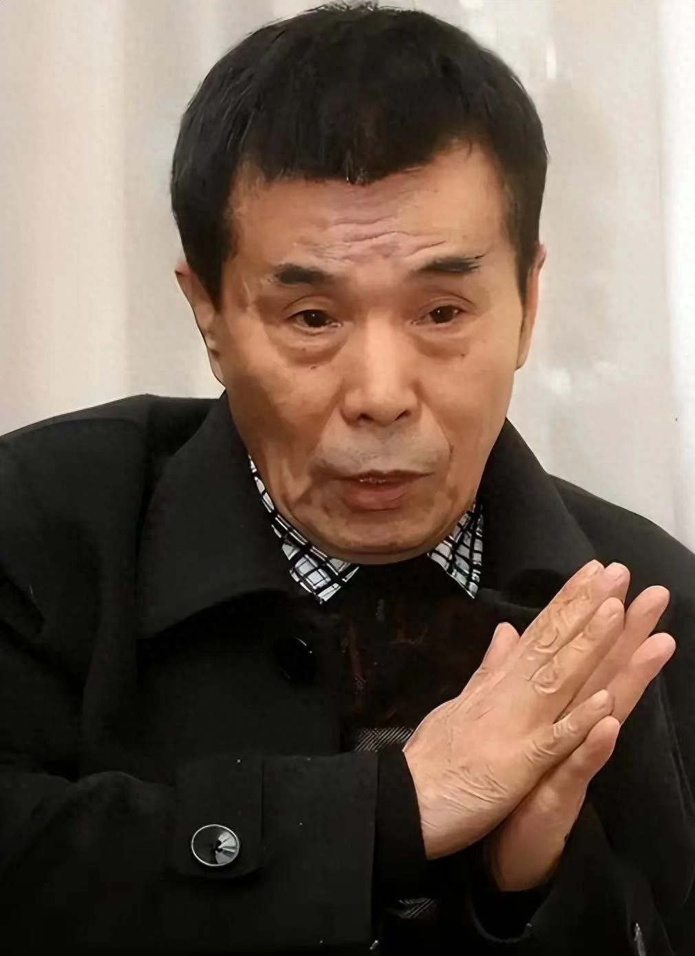 77岁老艺术家何庆魁,被儿子背刺:他嫖不动了,每月10000够花