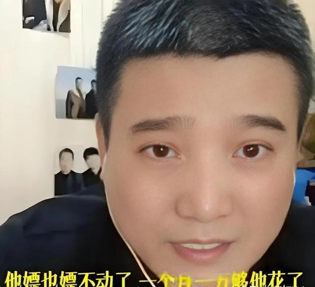 77岁老艺术家何庆魁,被儿子背刺:他嫖不动了,每月10000够花