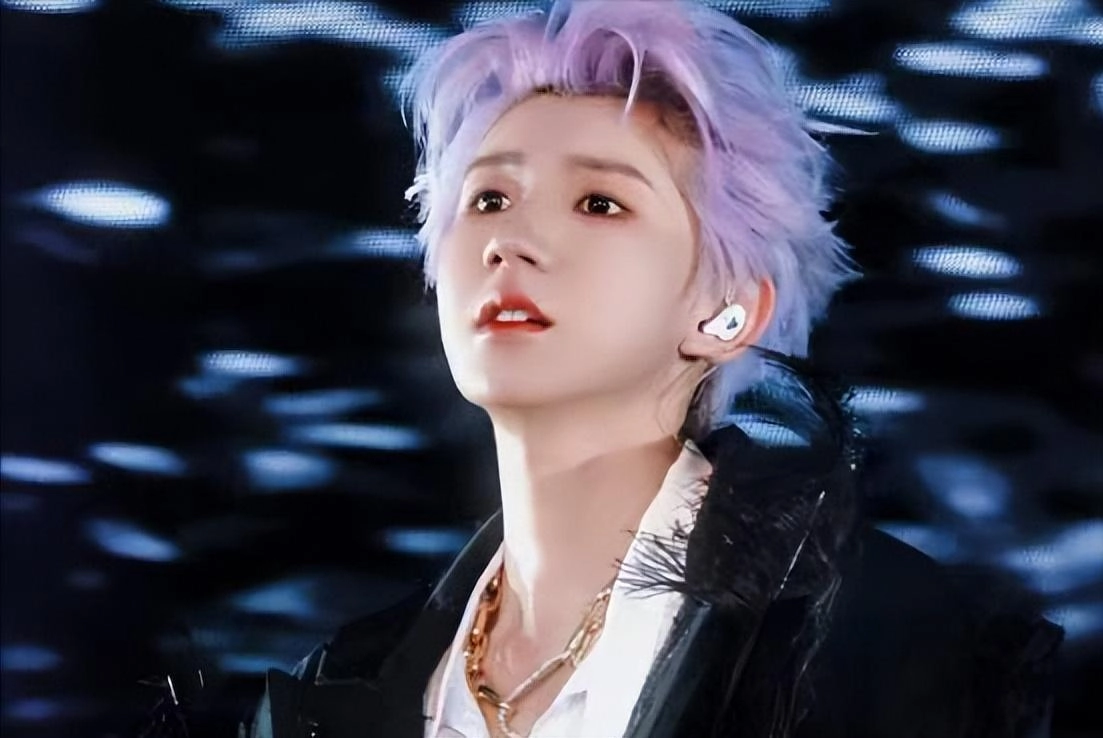 没滤镜真可怕!杨紫皮肤松弛,王源满脸痘坑,刘亦菲虎背熊腰