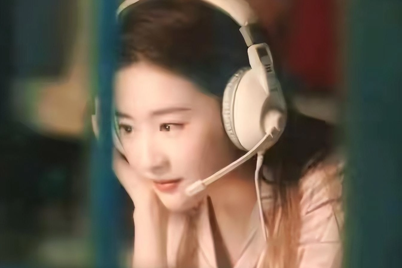 没滤镜真可怕!杨紫皮肤松弛,王源满脸痘坑,刘亦菲虎背熊腰