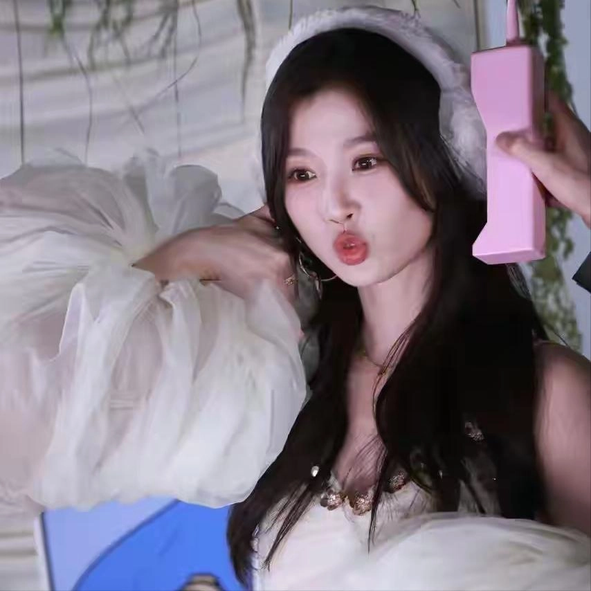 没滤镜真可怕!杨紫皮肤松弛,王源满脸痘坑,刘亦菲虎背熊腰