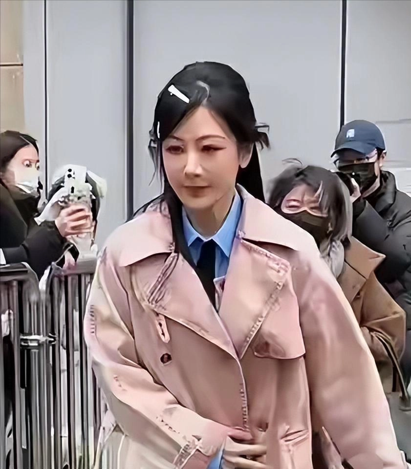 没滤镜真可怕!杨紫皮肤松弛,王源满脸痘坑,刘亦菲虎背熊腰