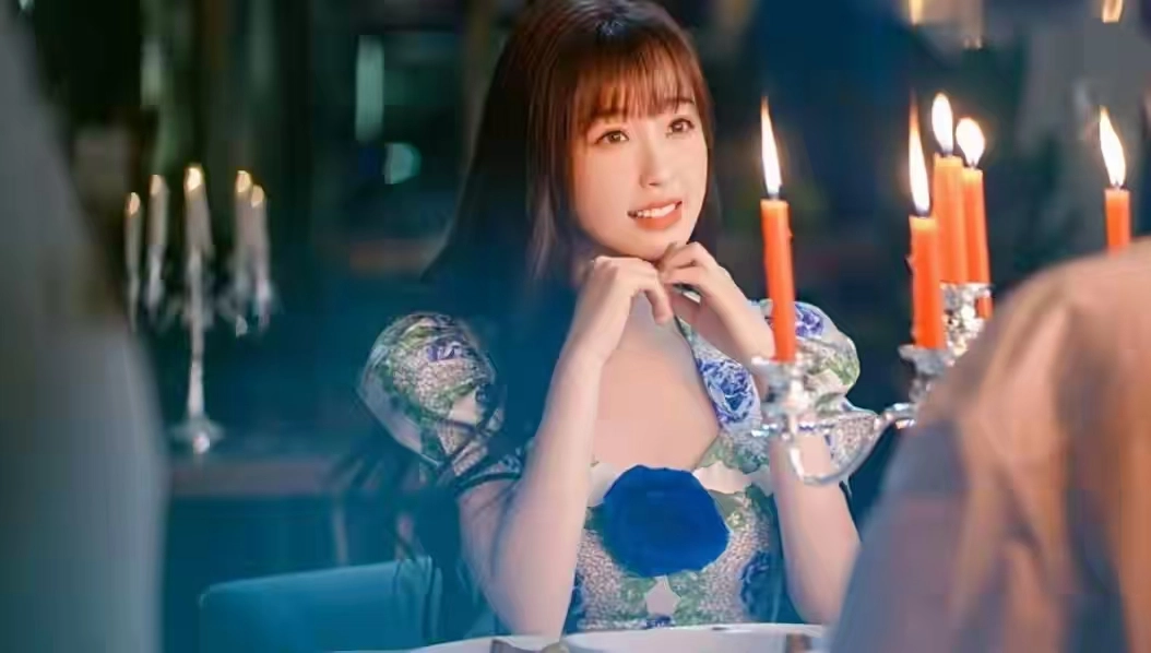 没滤镜真可怕!杨紫皮肤松弛,王源满脸痘坑,刘亦菲虎背熊腰