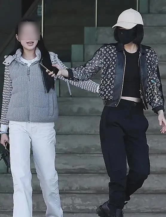 杨兰兰被追加2项罪名后续:新露面穿着大胆,一举止令人不解!