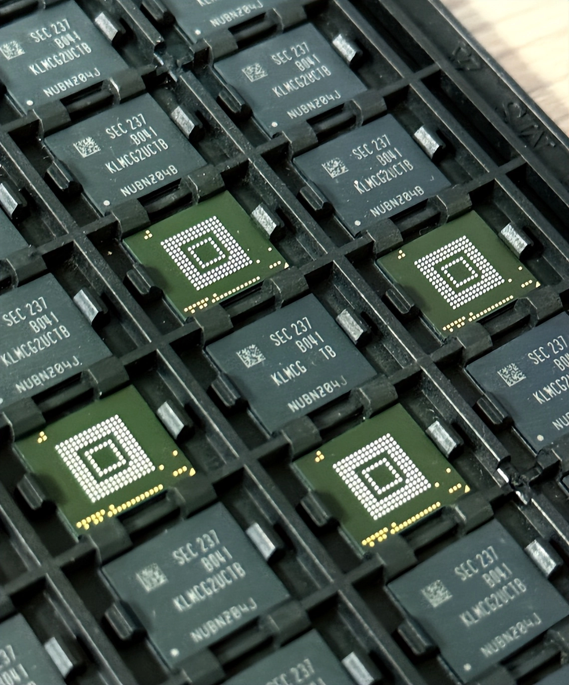 可以替代SSD,超级内存来了,寿命可达1000年,速度达到100倍