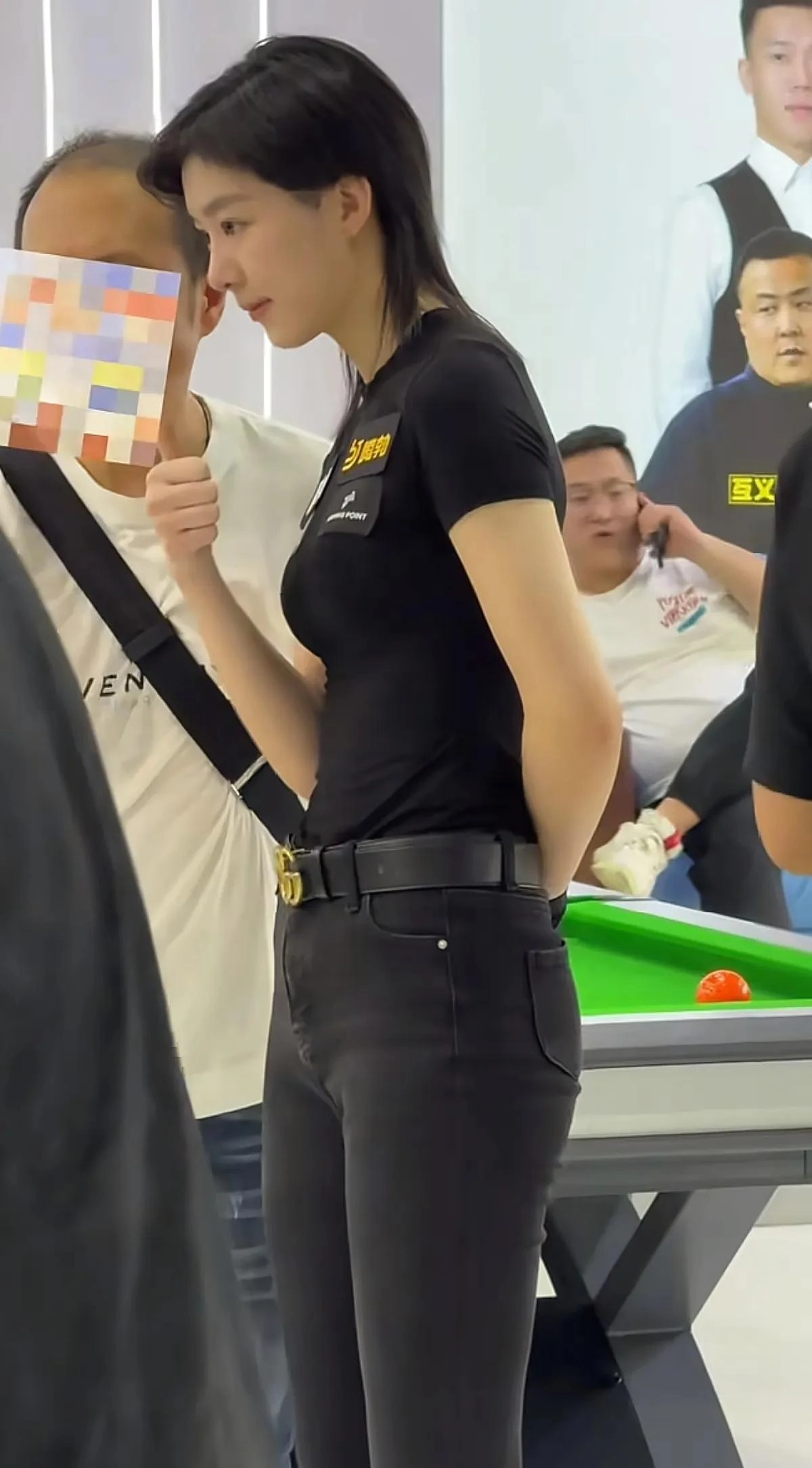 王思诺：台球女神，身高178，比赛时的牛仔裤穿搭，是真显高啊！