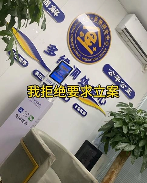 网传福州女子白嫖外卖踹门后续:隔壁老板已跑路,躲在宾馆神情憔悴
