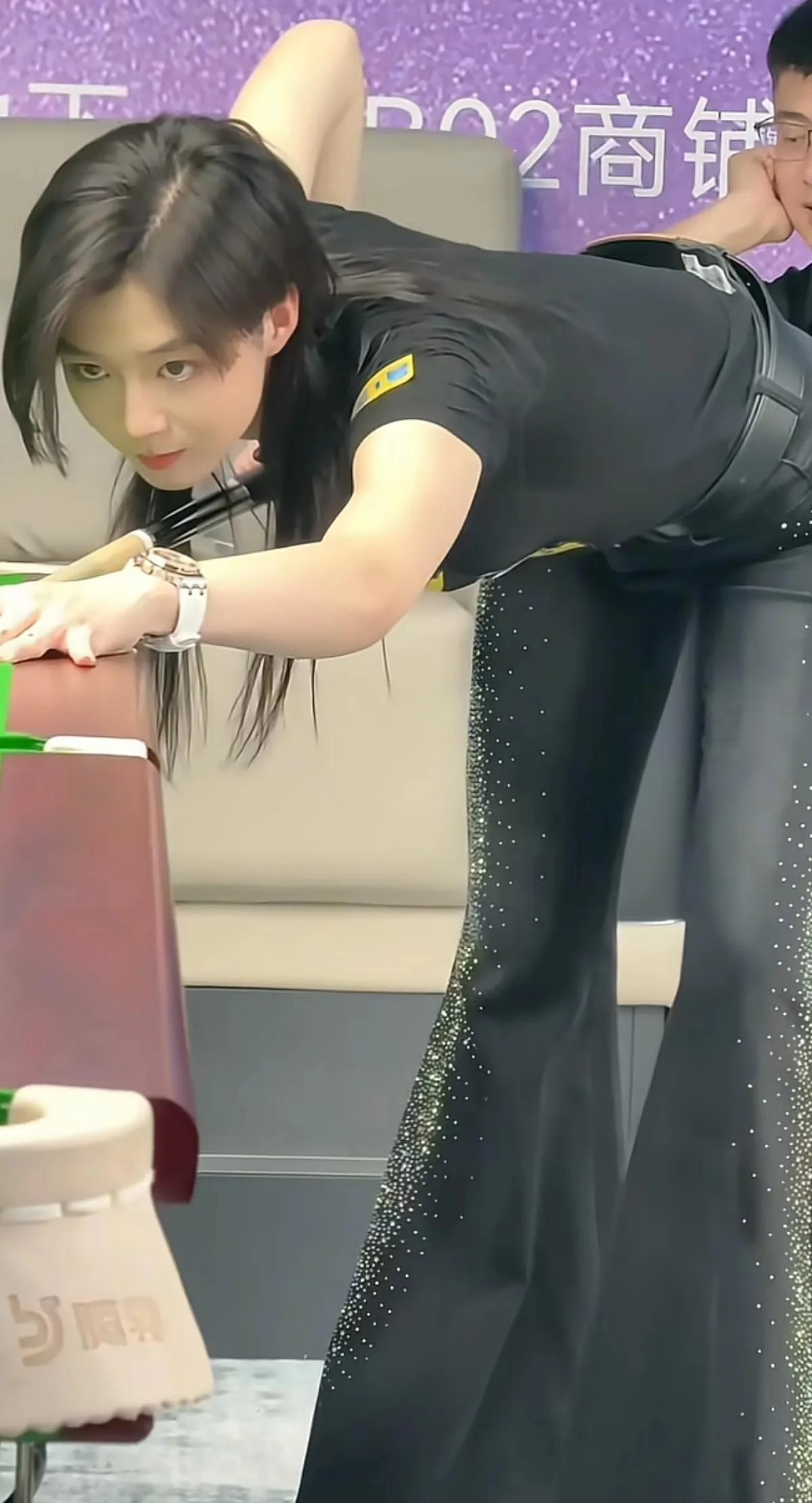 王思诺：台球女神，身高178，比赛时的牛仔裤穿搭，是真显高啊！ - 万事屋 | 生活·动漫·娱乐综合社区-银魂同好聚集地