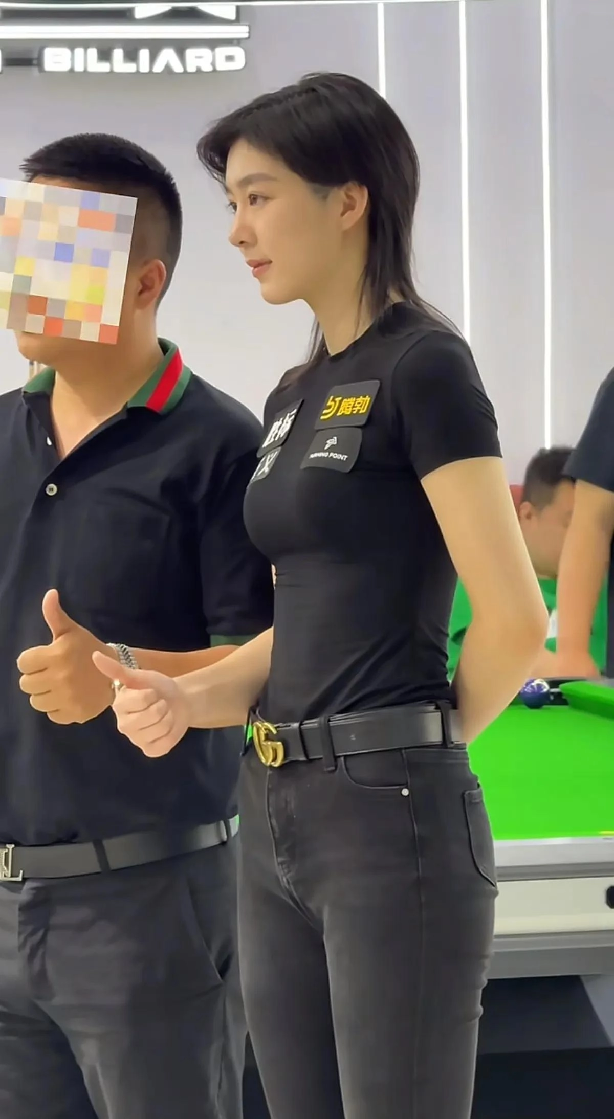 王思诺：台球女神，身高178，比赛时的牛仔裤穿搭，是真显高啊！