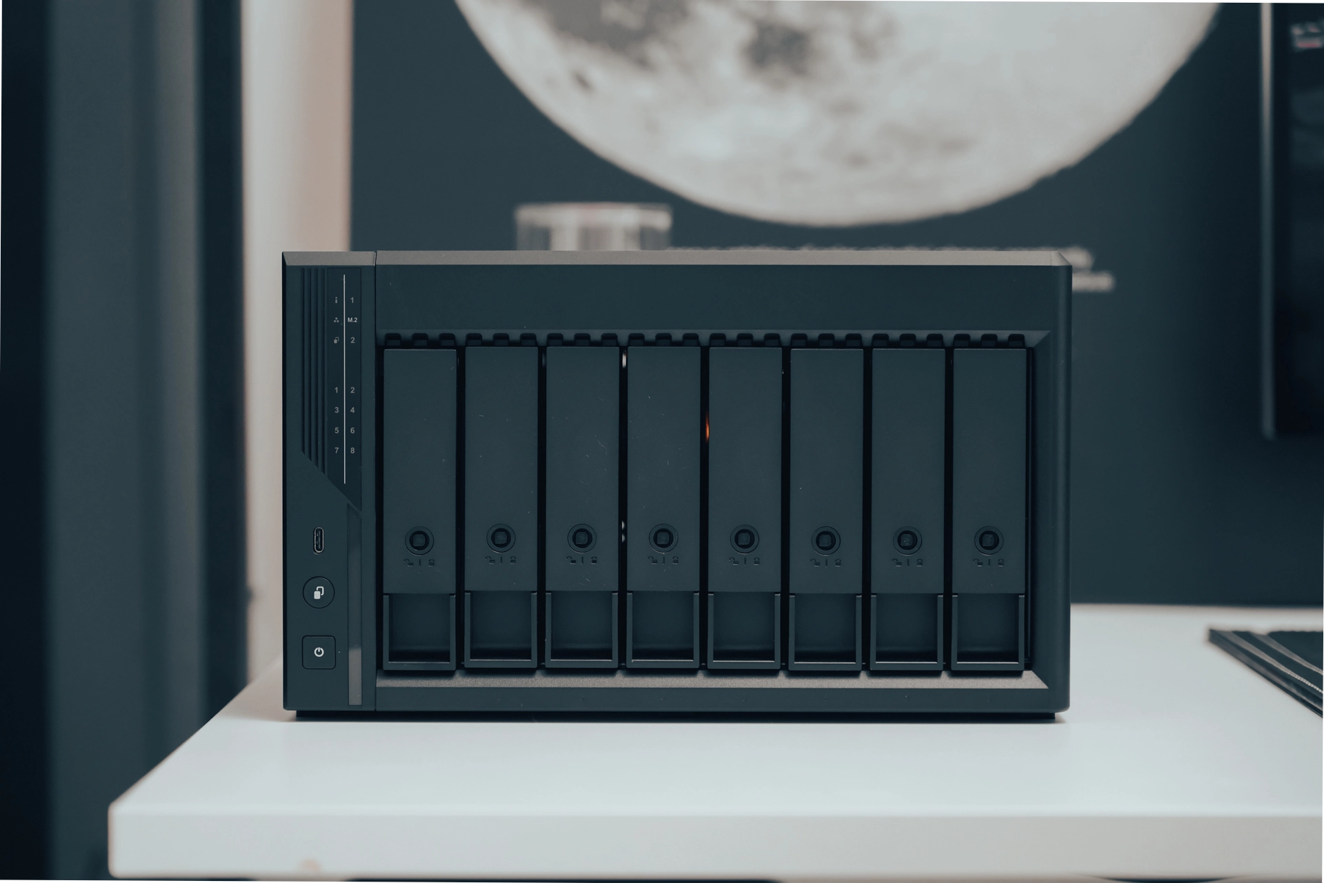 N355处理器+5.2新系统丨新旗舰NAS,威联通Qu805首发最全评测