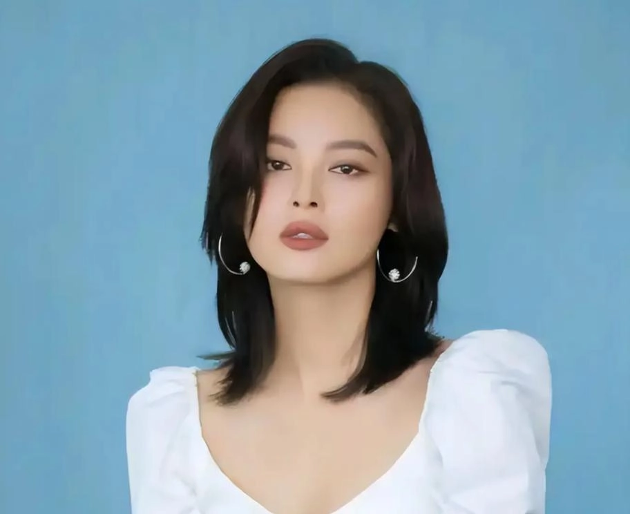 人民日报转发辛芷蕾获奖感言,句句不提刘亦菲,却字字提醒刘亦菲