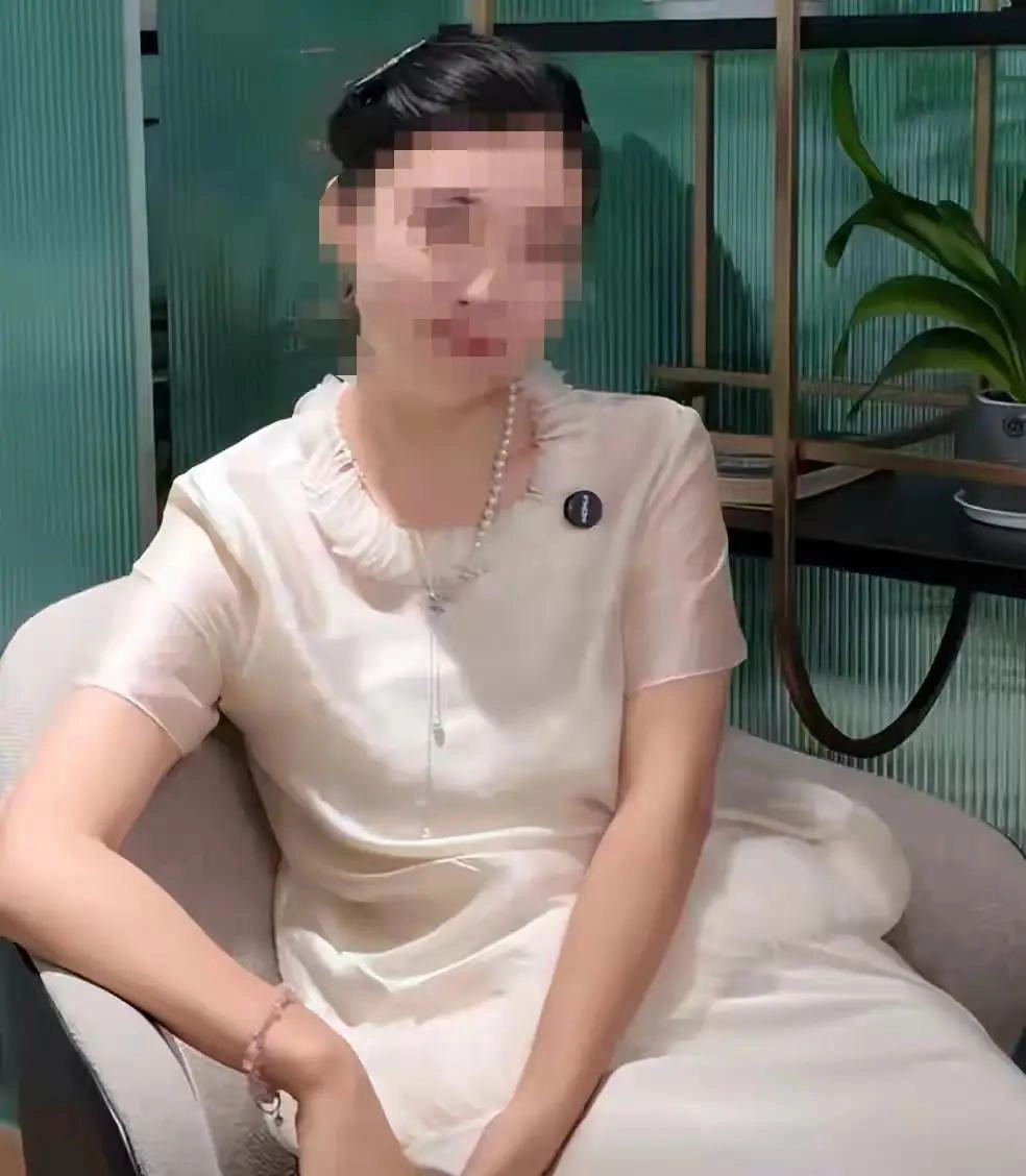 地铁偷拍替女主出头后续:女律师被举报到律协,工作单位被连累