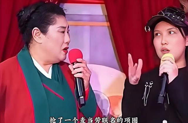 麦当劳项圈,为啥又叫狗女孩?后腰纹魅魔,还出来相亲?都是套路