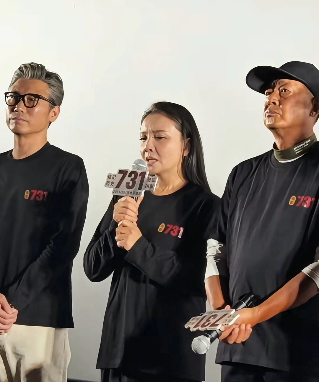 59岁王志文线下活动,发福挺大肚似70岁,皱纹满布被评心脏不太好