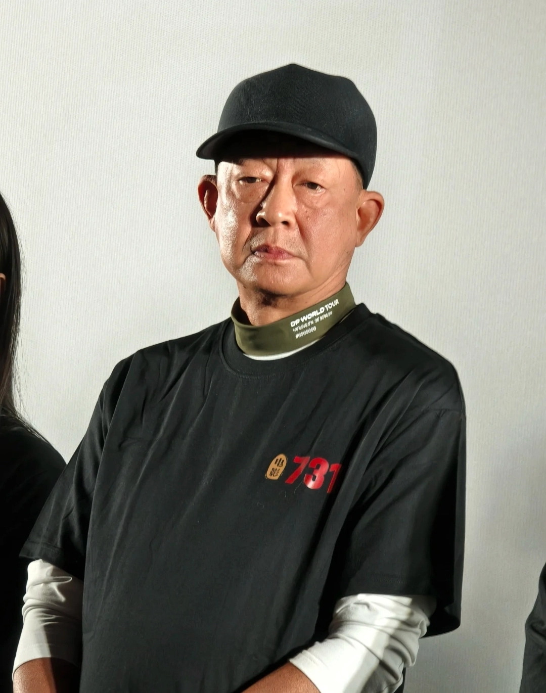 59岁王志文线下活动,发福挺大肚似70岁,皱纹满布被评心脏不太好