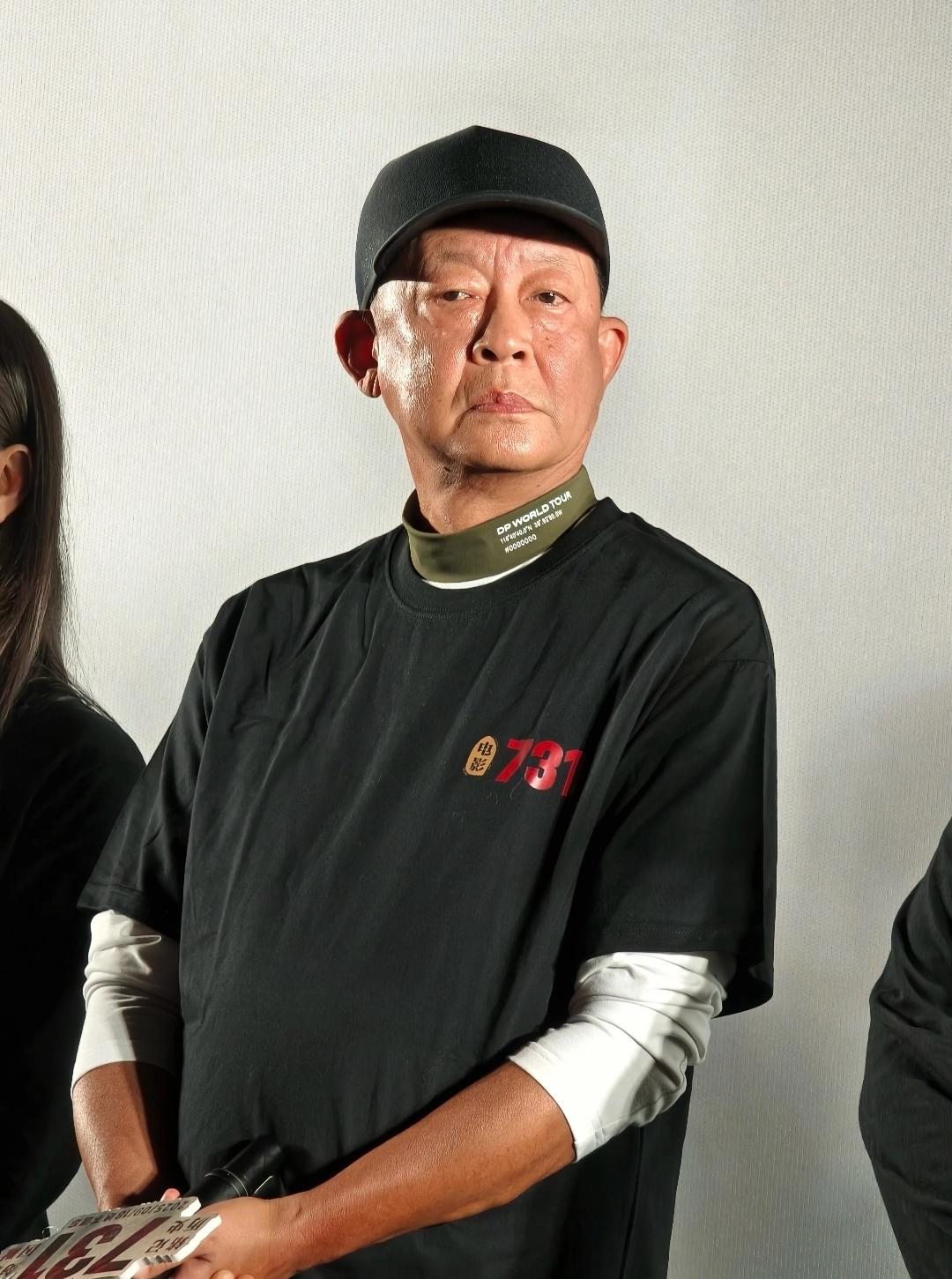 59岁王志文线下活动,发福挺大肚似70岁,皱纹满布被评心脏不太好