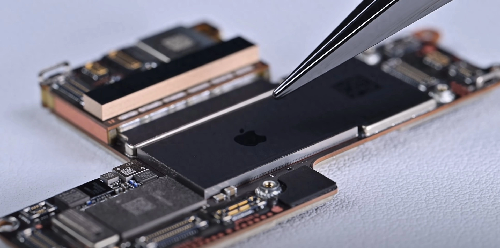 苹果限制iPhone Air的存储扩容 256GB、512GB和1TB颗粒均无法被识别 - 万事屋 | 生活·动漫·娱乐综合社区-银魂同好聚集地