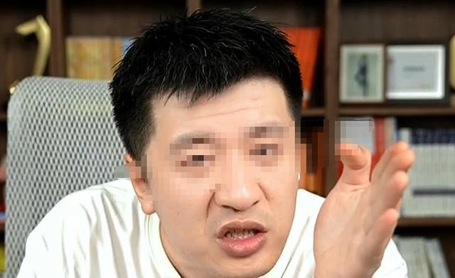 张雪峰遭5大平台封禁,几千万商业帝国将要转型?9字回应暗藏玄机