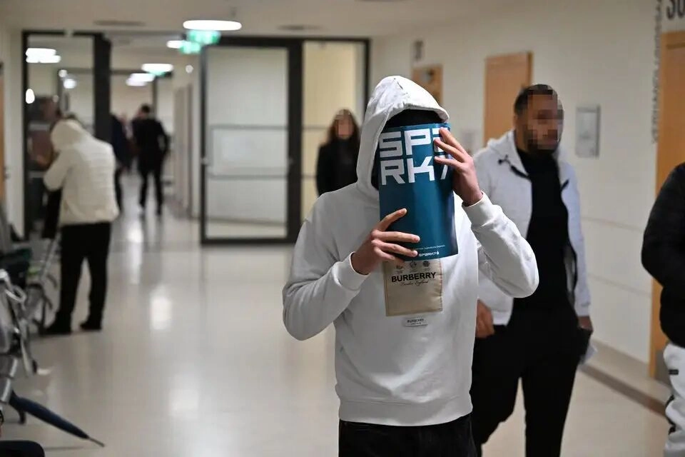 移民青少年团伙轮奸奥地利未成年少女！证据确凿仍被判无罪引舆论震怒！