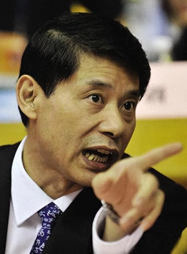 逼姚明退役,毁了王治郅,他是如何让中国篮球倒退了20年的?