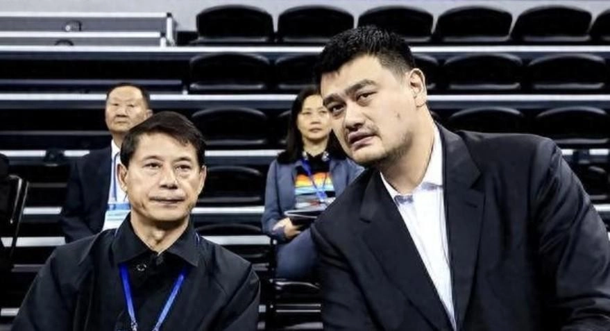 逼姚明退役,毁了王治郅,他是如何让中国篮球倒退了20年的?